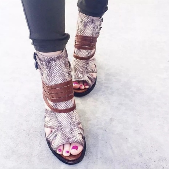 SOLD - EUC Vintage Freebird Nest, size 9, fits 10 - Picture 2 of 9